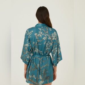The Immersive Van Gogh‎ Exhibit Almond Blossom Robe/Kimono, NWOT